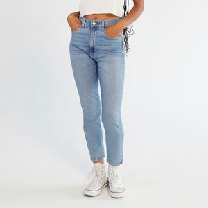 UO BDG Girlfriend Hi-Rise Cropped Jeans - Size 29